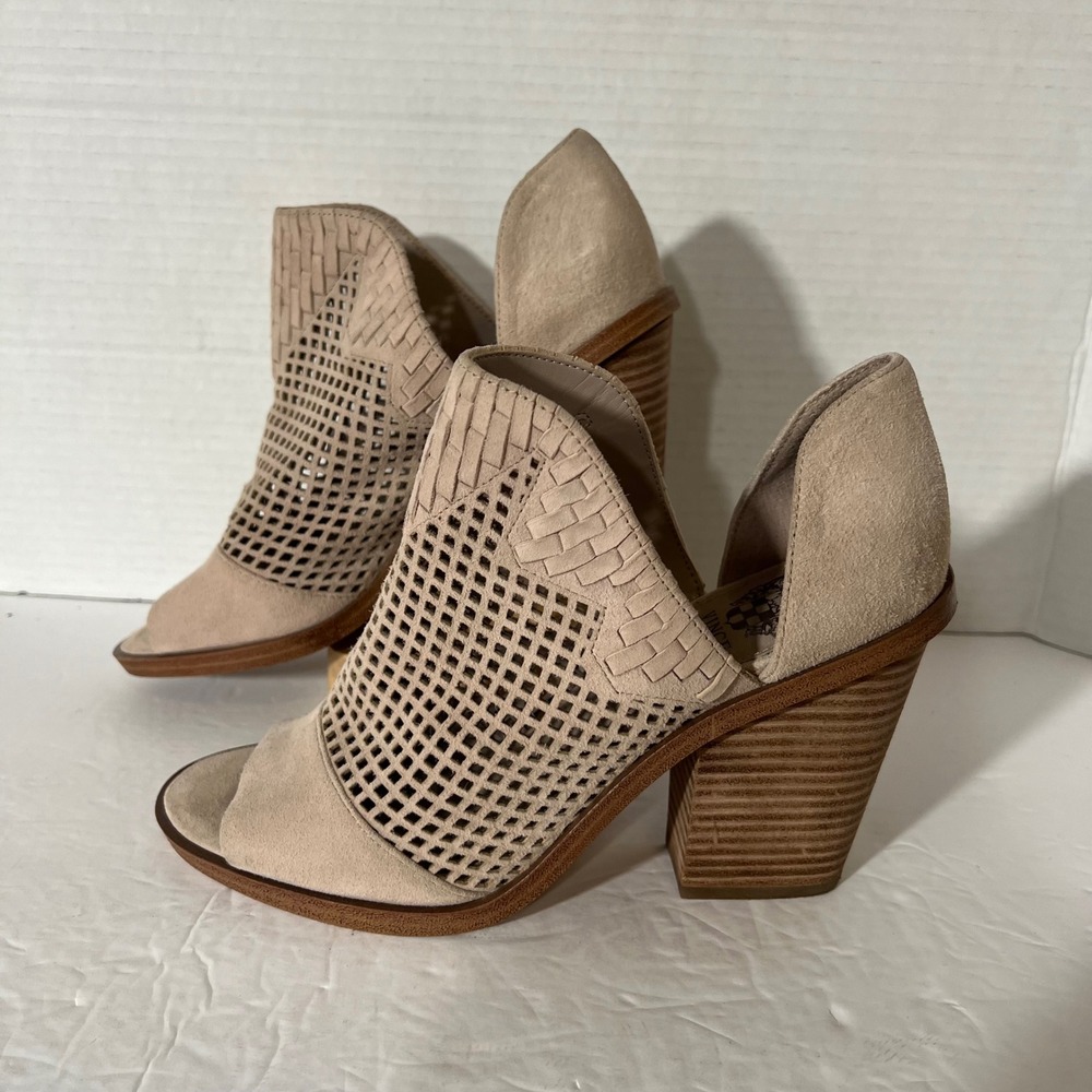 Vince Camuto Fritzey Tan Leather Perforated Peep Toe Block Heel Sandals 8.5 M